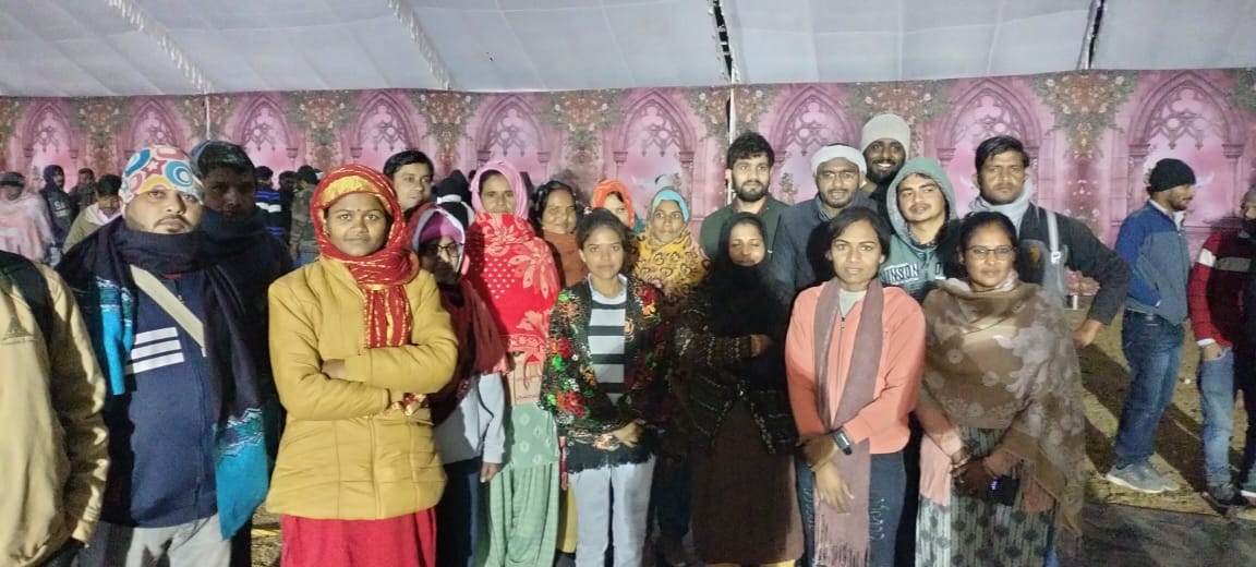 zara_hanfi's tweet photo. इस भयंकर ठंड के अंदर #CHA_परिवार अपनी नौकरी की आस लगाए बैठे हैं सड़कों पर राहुल गांधी जी इनकी तरफ देखो इनसे मिलकर इनकी खुशियां लौटा दो बड़ी आस लगाकर बैठे हैं आपसे मिलने के लिए 
@RahulGandhi 
@ashokgehlot51 
@DrKirodilalBJP 
@News18Rajasthan 
@aajtak https://t.co/68sz0PSWDf
