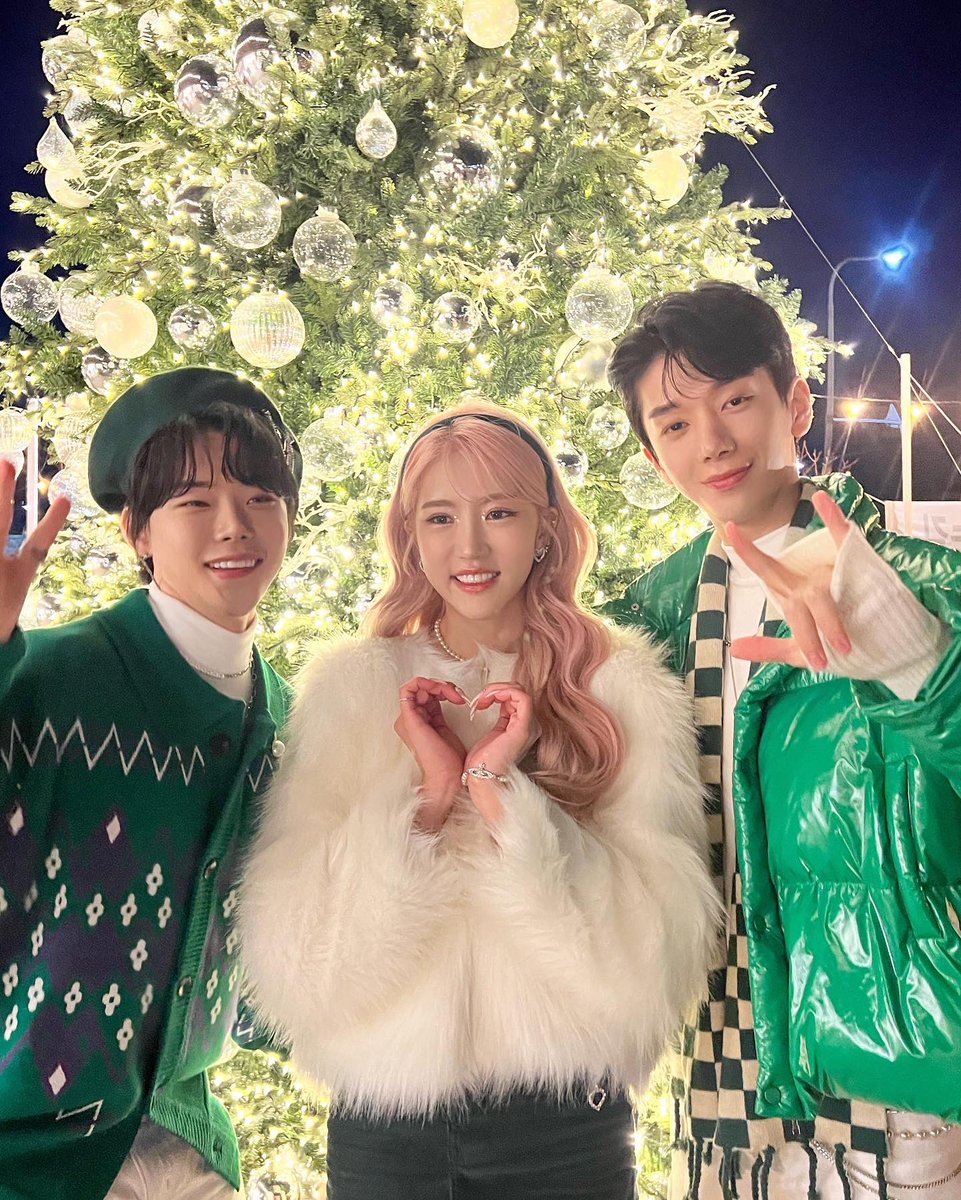 hellohouse__'s tweet photo. Hello Christmas D-3 💚🎄

#hellohouse #siajiwoo #skylee #noah https://t.co/NBqF3RqOkx