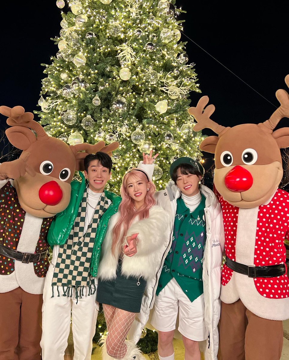 hellohouse__'s tweet photo. Hello Christmas D-3 💚🎄

#hellohouse #siajiwoo #skylee #noah https://t.co/NBqF3RqOkx