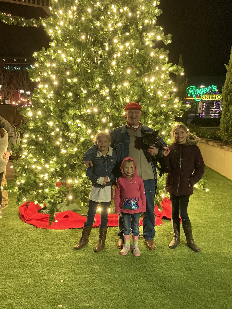 2019Pepper's tweet photo. Pop took me and the oldest 3 grands to #TryonEquestrian winter village and #lightshow https://t.co/nJcq4WpITH