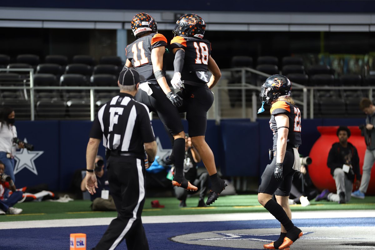 trinityhindman's tweet photo. more photos from state game. go bearcats!! https://t.co/ddHjOUsa5G