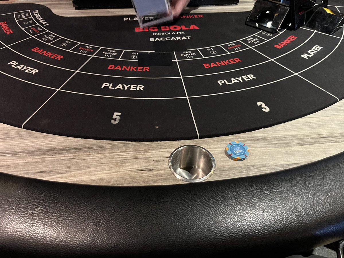 na_pkr's tweet photo. ポーカーやりに来たらトナメやっててキャッシュゲーム無かったので仕方なくバカラ座ったんですよ、仕方なく
んで1000ドルから5000ドルに増やしました。楽勝ですね https://t.co/k1BGBICXkz