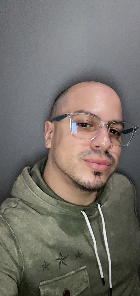 Screw_a_Name's tweet photo. New glasses. π€
#FreshFrames #Glasses #Gaymer #Latino https://t.co/W5sjmorber