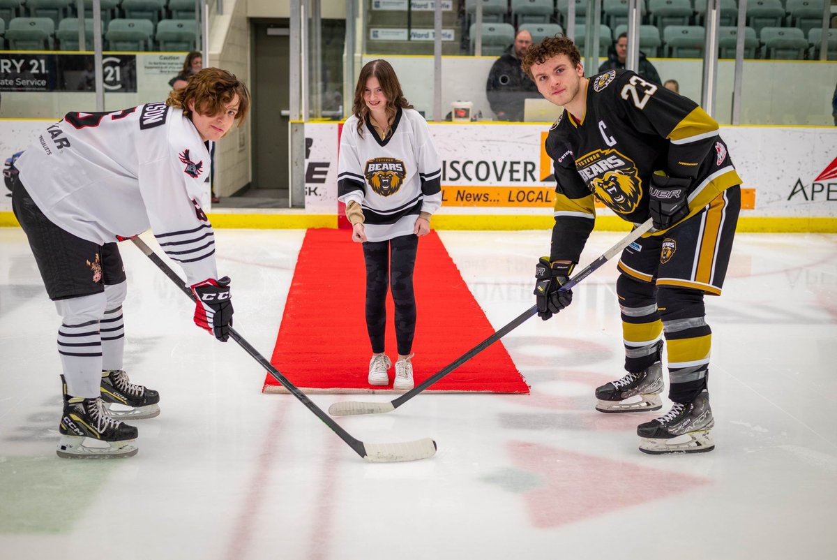 EstevanBears's tweet photo. Before tonight’s game, we had some special presentations. Governor, Blake Jamieson presented goaltender, Kaden Perron with the SMAAAHL Goalie of the Month award, Payton Sernick joined us on behalf of Make-A-Wish for a ceremonial puck drop, and Grace Hall sang O Canada. https://t.co/Y0gVeC6pSk