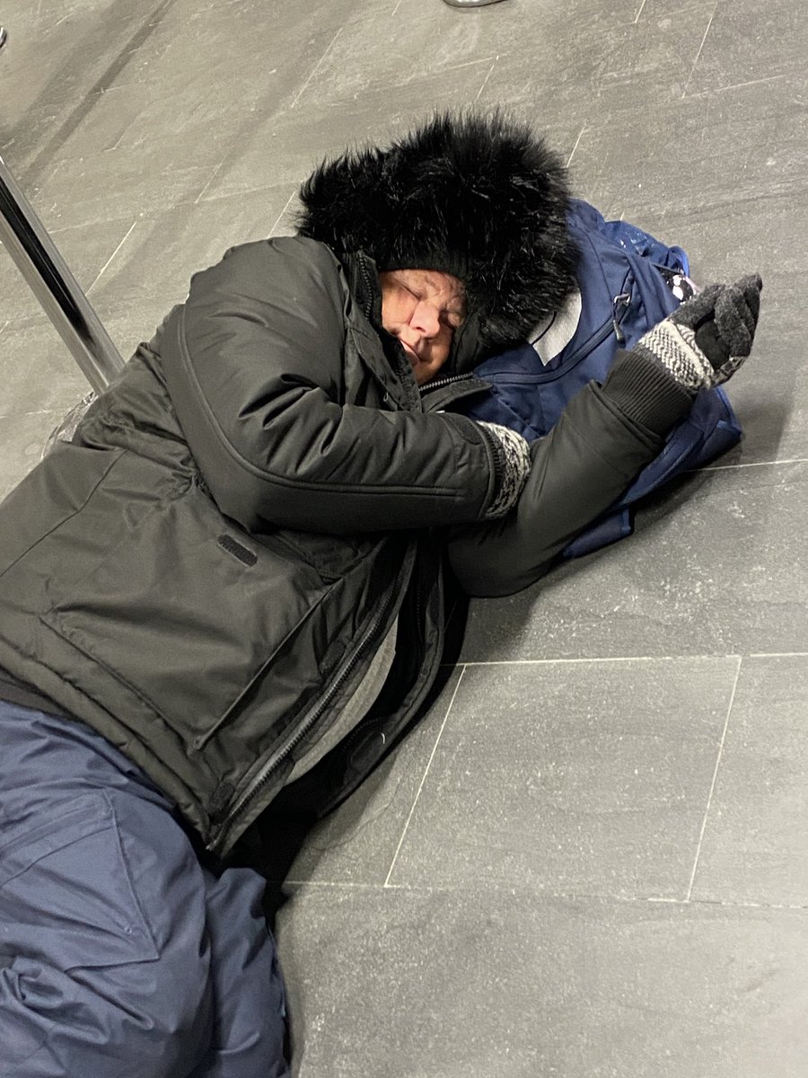 DianaPGWright's tweet photo. Stuck in Reykjavík Airport - 33hrs &amp; counting! With EasyJet! Flight delayed - Mayday Landing then delayed again! Given €4 which does not even buy a drink. No food provided- sitting  / sleeping on the floor  -5°c @easyjet @DailyMailUK @Tripadvisor @BBCWorld @kefairport @Telegraph https://t.co/ZdcREuEsEd
