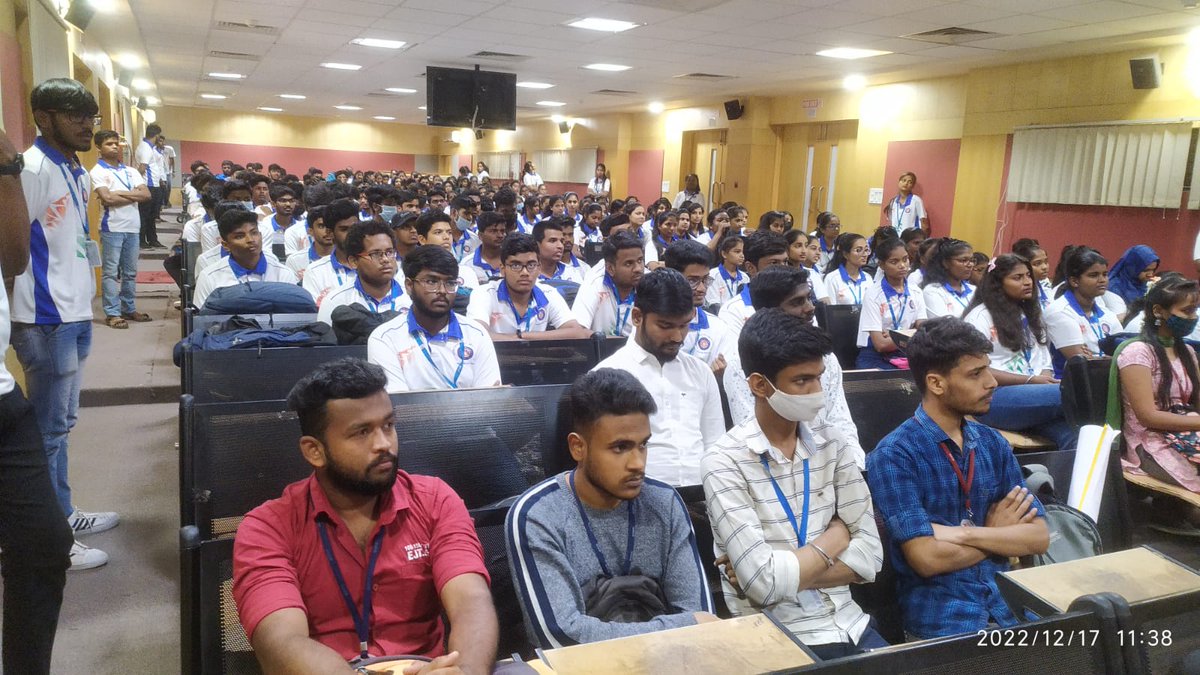 MarketDC2's tweet photo. ದಿನಾಂಕ:17-12-2022 ರಂದು ಶೇಷಾದ್ರಿಪುರಂ ಪದವಿ ಕಾಲೇಜು, ಯಲಹಂಕನಲ್ಲಿ ಯುವ ಮತದಾರರ ನೋಂದಣಿ ಹಾಗೂ ಮತದಾನದ  ಮಹತ್ವದ ಬಗ್ಗೆ ವಿದ್ಯಾರ್ಥಿಗಳಲ್ಲಿ ಜಾಗೃತಿ ಮೂಡಿಸಲಾಯಿತು.
#bbmp #sveep 
@ECISVEEP @ceo_karnataka https://t.co/jD4fZSb0mj