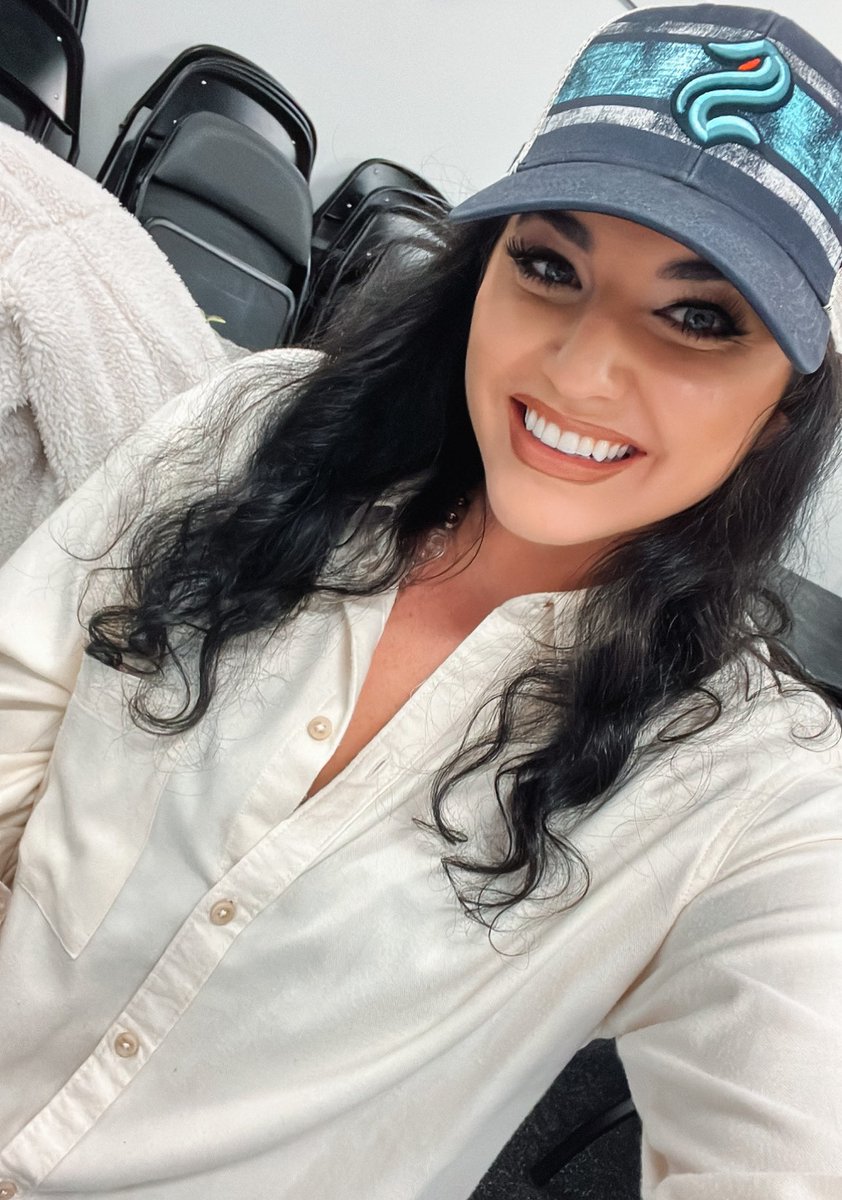 angelicasalem's tweet image. we’re back home tomorrow 😍 who’s excited?! 

@seattlekraken x @ClimateArena 

#KrakenCrew #SeaKraken #InGameHost #host #nhl #hockey #climatepledgearena #seattle #seattlesports