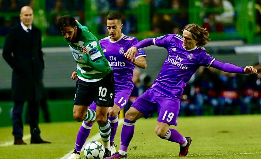 El Capi, Luka Modric y Zidane de fondo viéndolos. Esta es una completa joya.

Una de las mejores que tengo.