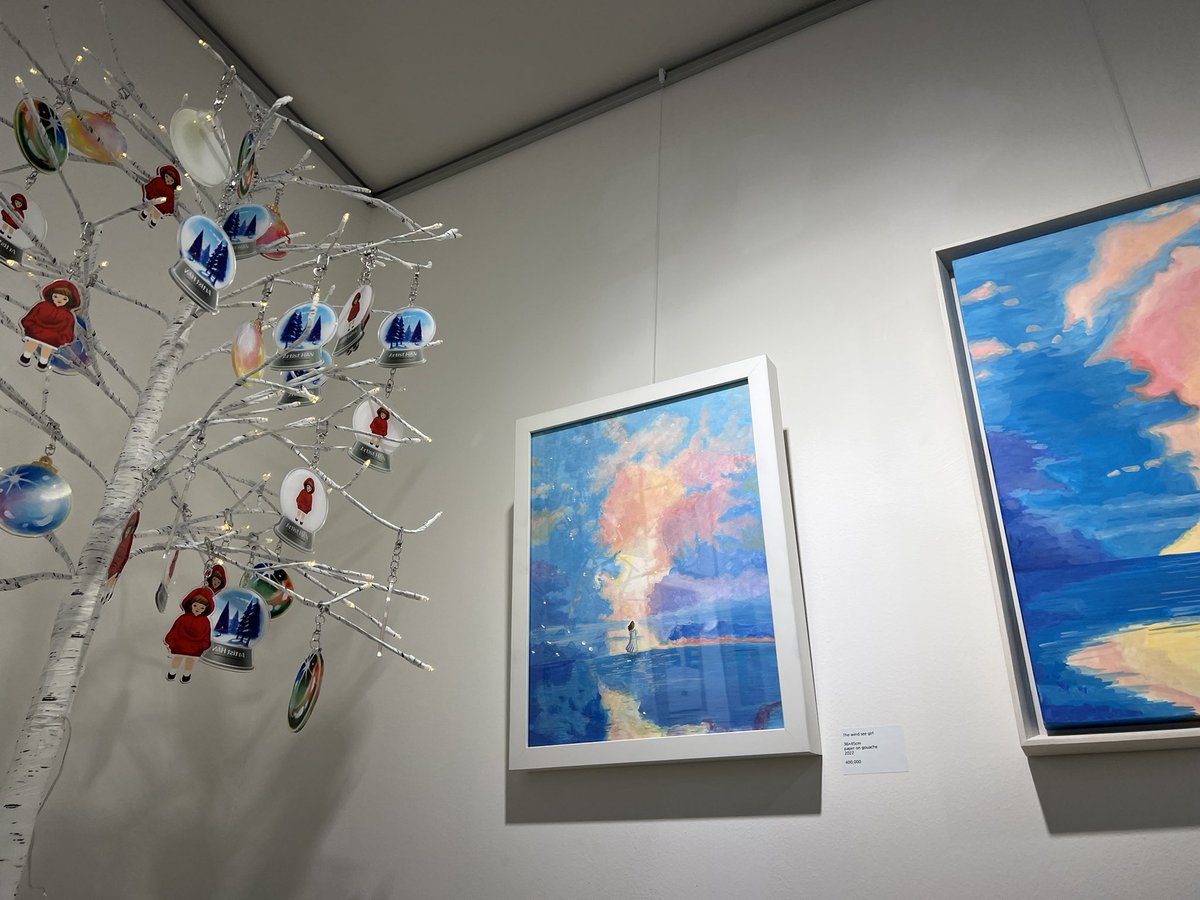 딸과 함께 @HANSENS8022 한작가님 다녀왔어요. 전시장 사진들은 모두 딸이 찍은 사진입니다. 아래에서 찍은 모습이네요. 따뜻하고 좋은 전시 감사합니다.😻
#전시회 #홍대 #라보