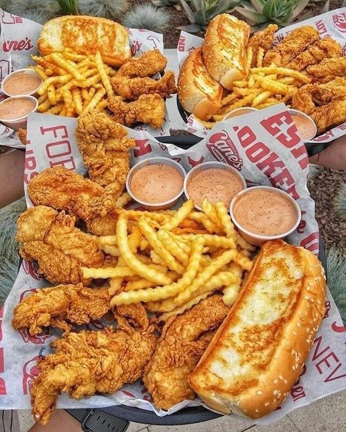 Chicken fingers and fries 🔥