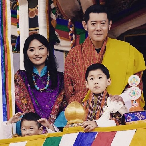 inside_bhutan's tweet photo. 💛
.
.
.
#Royal #bhutan https://t.co/gq91bG79MS