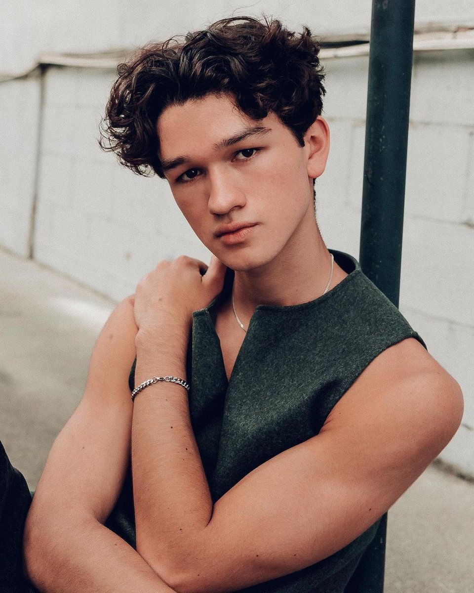 Who Plays Luke in 'Percy Jackson?', image size:960x1200