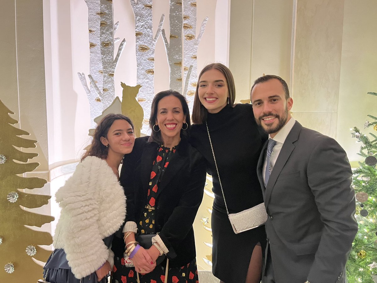 We’re grateful to be among so many amazing leaders and Miami friends at the White House last night! Happy holidays &amp; cheers to the new year &amp; the work ahead 🥂🎄