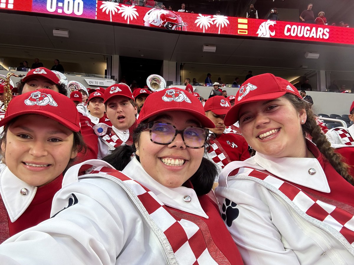 ryjacquelyne's tweet photo. <3h: LA bowl edition 
@izzyknee @livvv_mp https://t.co/AUb3CchZUJ