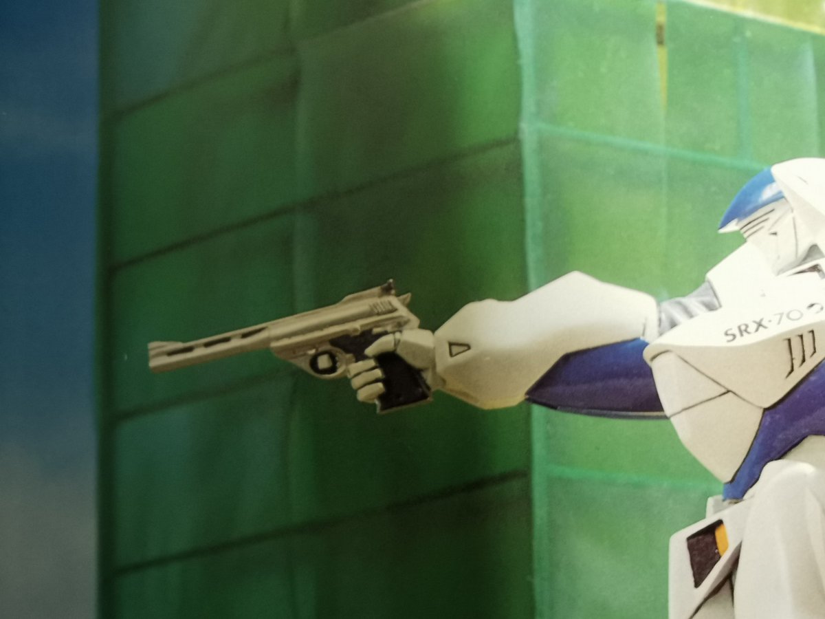 Steven_Patlabor's tweet photo. Missing parts, need to rebuild the right hand and gun.
#SRX70 #海洋堂 #3Dshow https://t.co/OoDUxrLWXU
