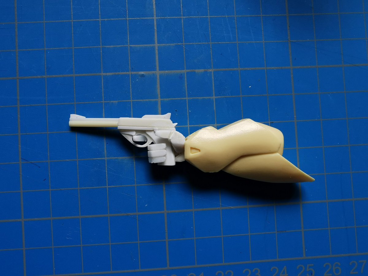 Steven_Patlabor's tweet photo. Missing parts, need to rebuild the right hand and gun.
#SRX70 #海洋堂 #3Dshow https://t.co/OoDUxrLWXU