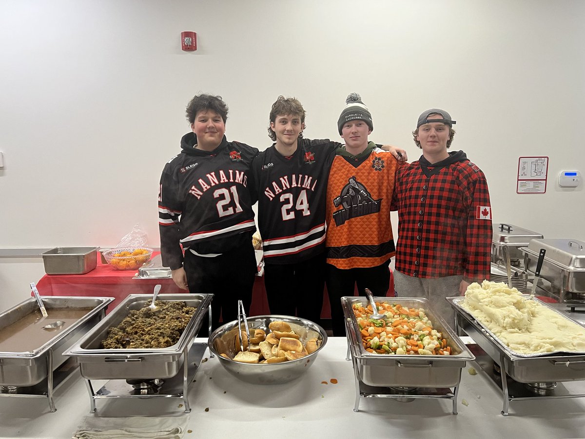 We feel very fortunate to have been able to serve hot meals to the less fortunate tonight with the 7/10 club in Nanaimo! ⁦<a href="/DoddsFurniture/">Dodd's Furniture & Mattress</a>⁩ #TimberNation