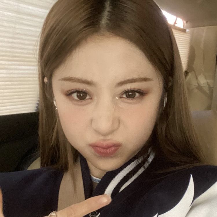 lsrfmsanrio's tweet photo. #YUNJIN #허윤진 #LESSERAFIM #LE_SSERAFIM https://t.co/wwd74ye3DD