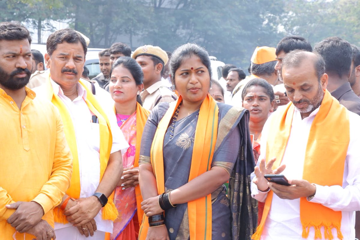 Rani Rudhrama Reddy ( Modi ka parivar ) tweet media