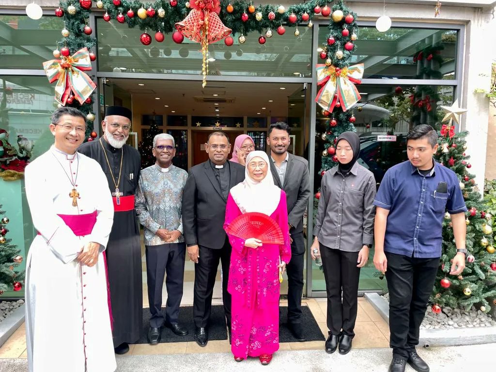 17th December 2022 I am honoured and privileged to represent Prime Minister Dato' Seri Anwar Ibrahim at the Christian Federation of Malaysia's (CFM) Christmas Hi Tea Reception at The Council of Churches of Malaysia Ecumenical Centre, Petaling Jaya, Selangor.