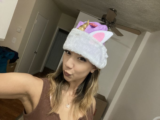 Happy Christmas time , I wish to be the merry elf on the shelf and keep ice skating ⛸ (it&rsquo;s LA but it&rsquo;s<a href="/tag/mvsales"class="tags"><span>#mvsales</span></a>