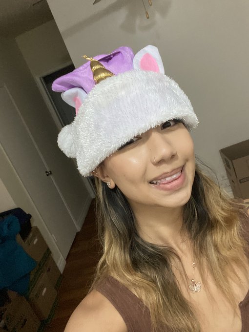 Happy Christmas time , I wish to be the merry elf on the shelf and keep ice skating ⛸ (it&rsquo;s LA but it&rsquo;s<a href="/tag/mvsales"class="tags"><span>#mvsales</span></a>