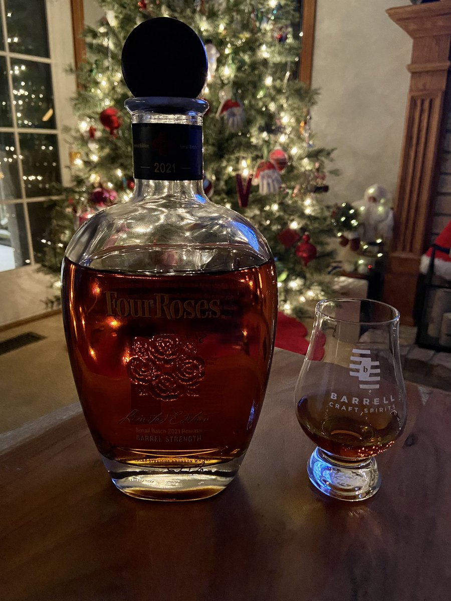 p1vanzan's tweet image. Perfect time to drink the good stuff! @4RosesBourbon #bourbon