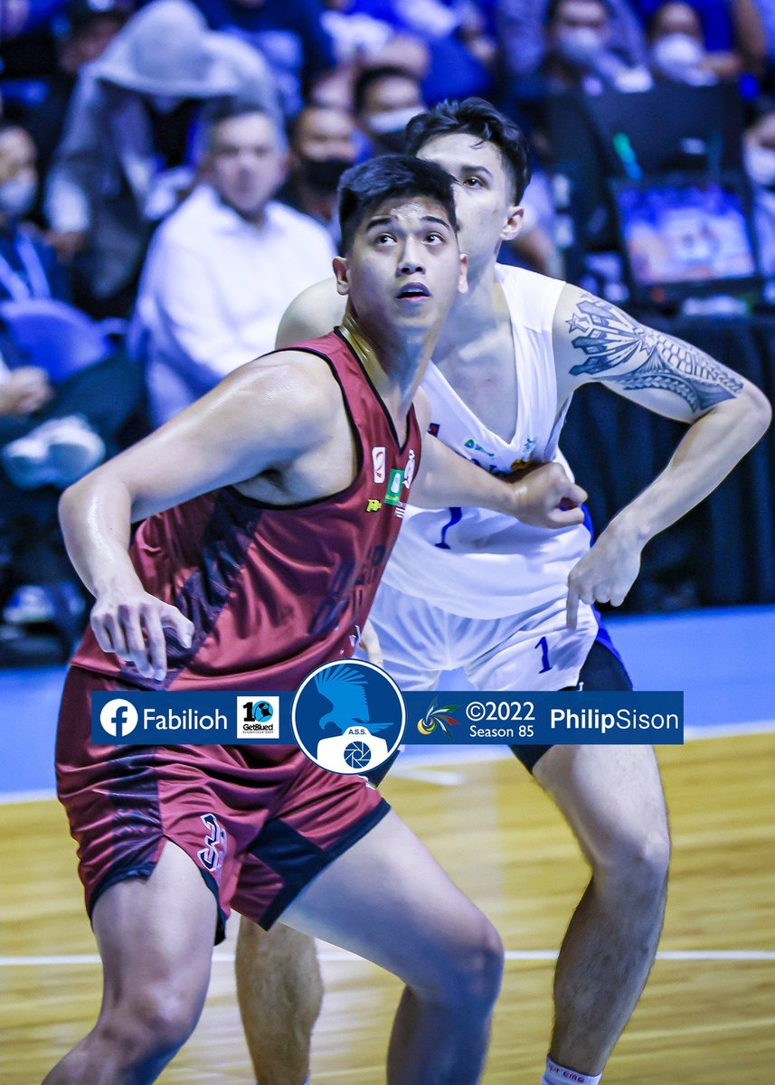 TeamAMDG's tweet photo. The Ateneo Blue Eagles will go for the crown in 24 hours.

Bring it home again boys! Fly very high and don't let anything pull you down. 💙

Go Ateneo! One Big Fight! #OBF #BEBOB 
📷 Fabilioh - Philip Sison https://t.co/aTQK8ymEbi