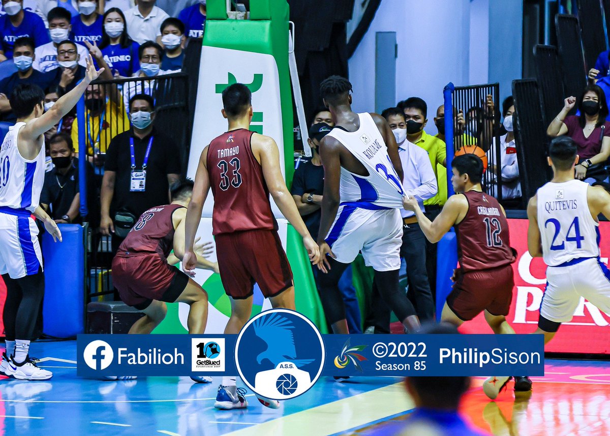 TeamAMDG's tweet photo. The Ateneo Blue Eagles will go for the crown in 24 hours.

Bring it home again boys! Fly very high and don't let anything pull you down. 💙

Go Ateneo! One Big Fight! #OBF #BEBOB 
📷 Fabilioh - Philip Sison https://t.co/aTQK8ymEbi