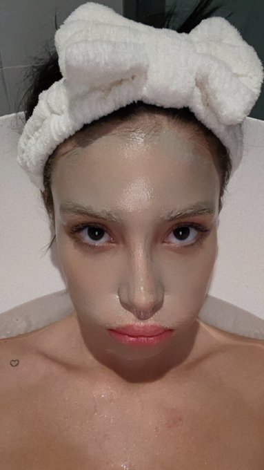 I take at least 2 baths a day 🥲 https://t.co/mlBDtXPP0c
