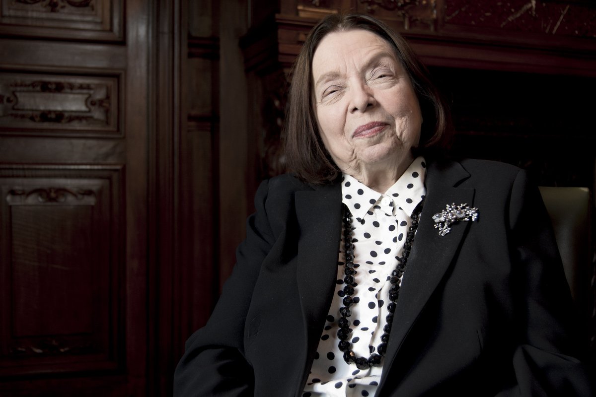 Lamentamos la pérdida de la escritora brasileña 𝐍𝐞́𝐥𝐢𝐝𝐚 𝐏𝐢𝐧̃𝐨́𝐧, ganadora del Premio Príncipe de Asturias de 2005. Tuvo un estrecho vínculo con España y estuvo en Casa de América en varias ocasiones.

Que la tierra te sea leve.