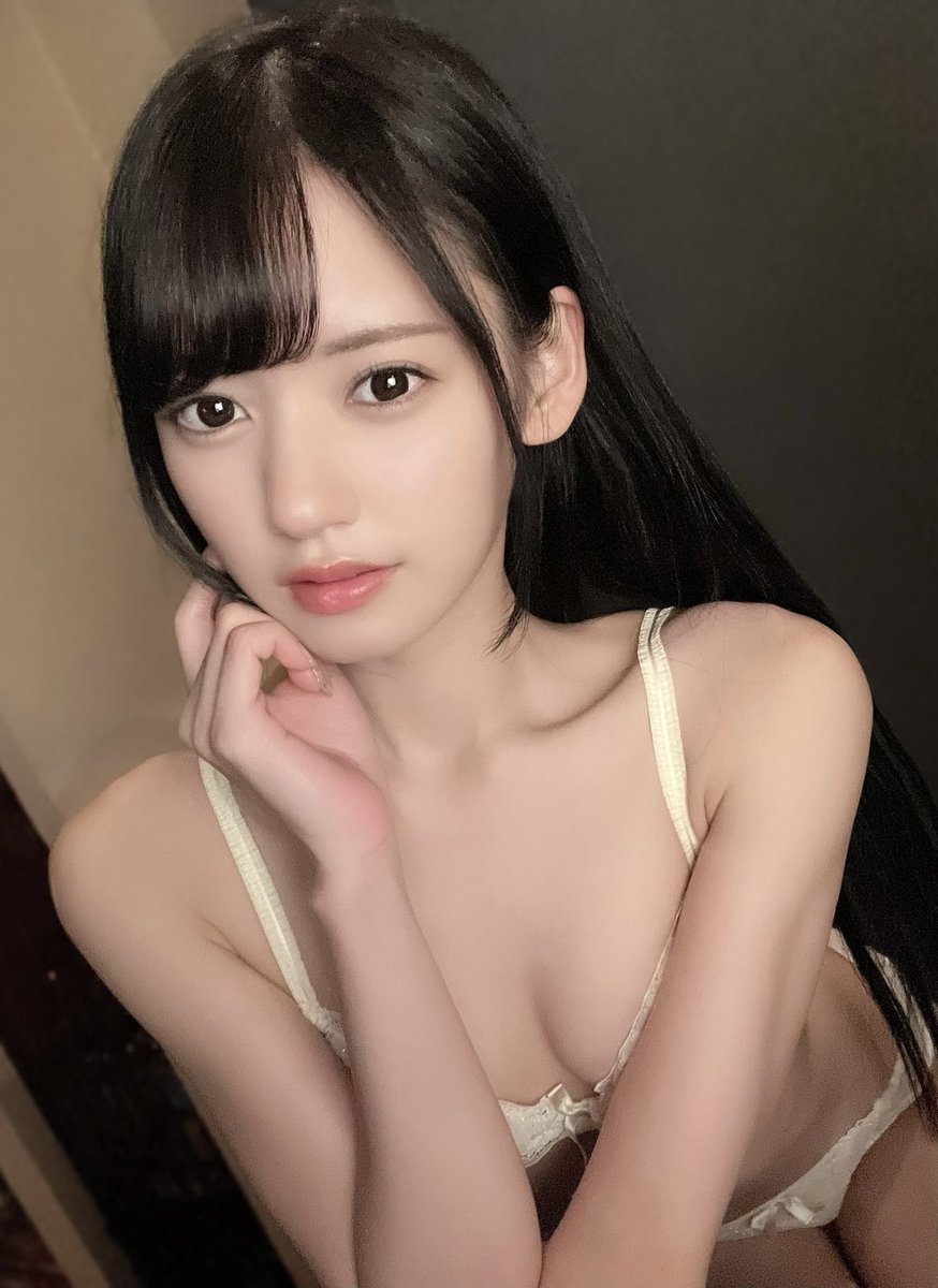 Mstnkey's tweet photo. 很努力的挤出乳沟了 https://t.co/qPiyoqpzWK
