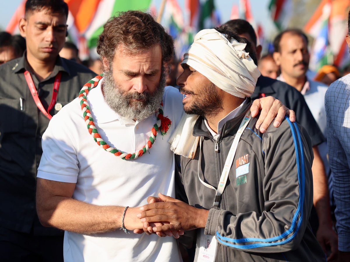 GovindDotasra's tweet photo. इतिहास में याद रखा जाएगा...

जब देश में भय और नफ़रत का बोलबाला था 

तब सीना तानकर कोई हिम्मतवाला आवाम की आवाज़ बनकर लड़ रहा था।

#BharatJodoYatra https://t.co/G6sopzPQxH