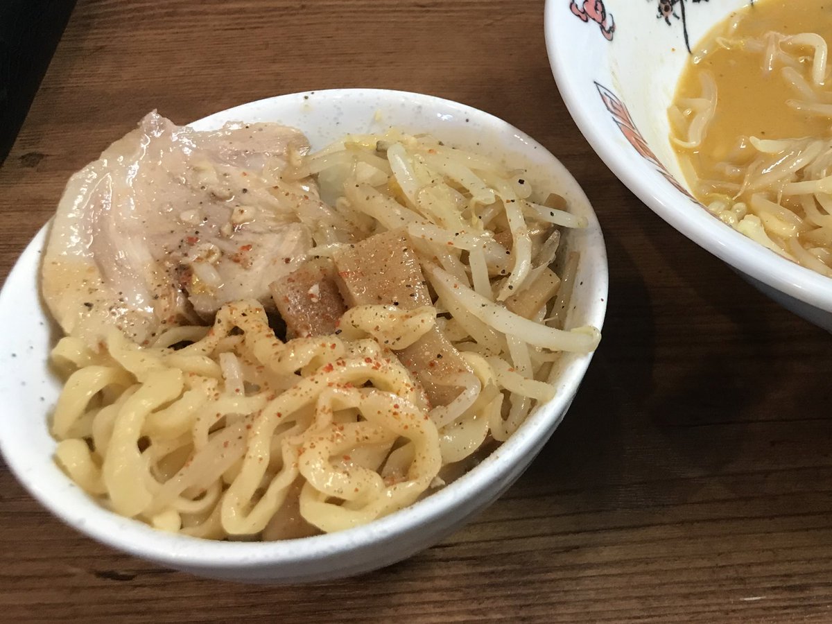 sskkut's tweet photo. お米がサラッとしてたので汁多めに拵えて
#ラーメンライスオリジナル丼クラブ https://t.co/WXW4bXy0Fp