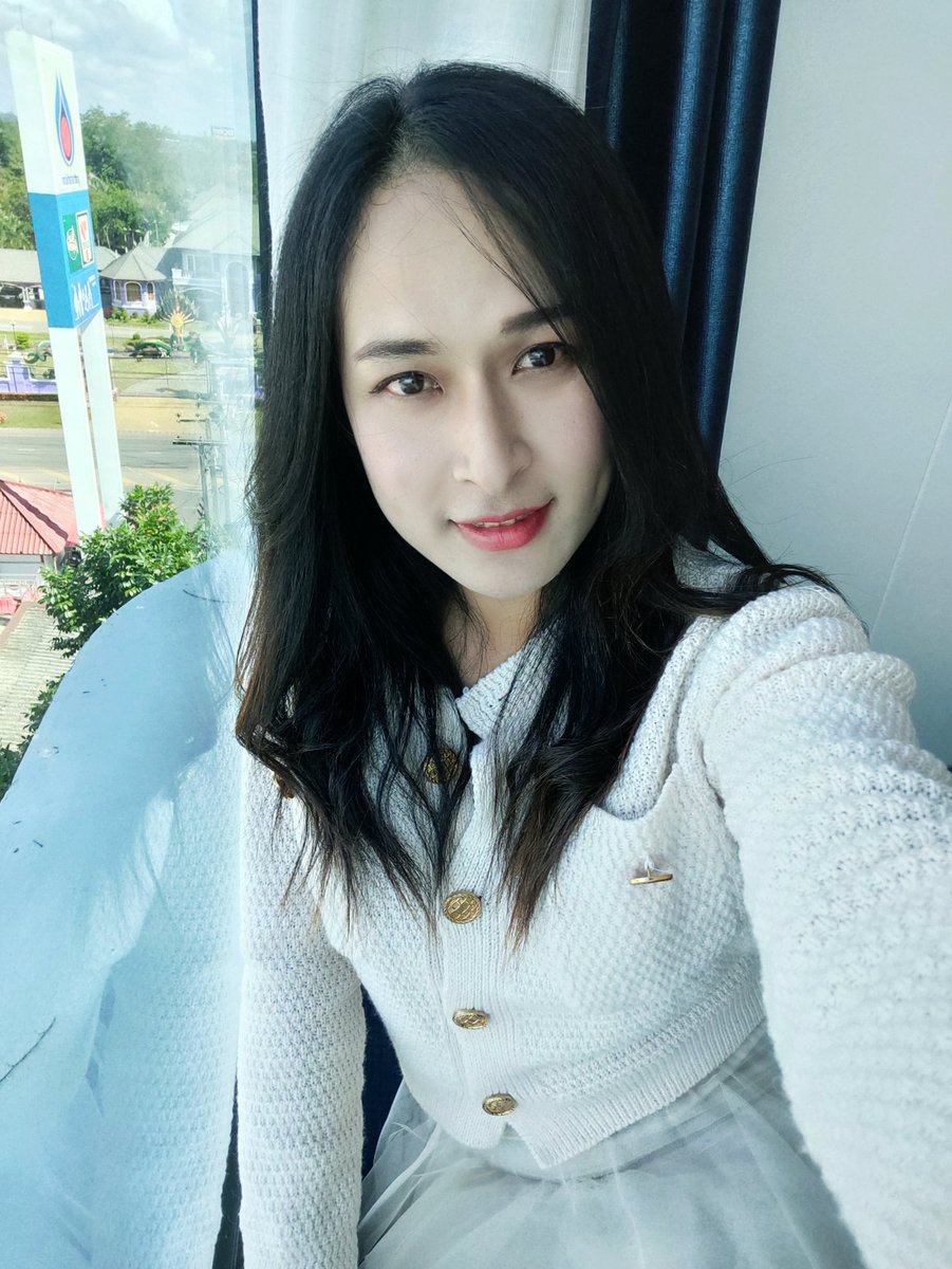 Cartoon48668332's tweet photo. สาวสองโสดจีบได้นะ  แถวหนองพอก https://t.co/QeM1doivxK