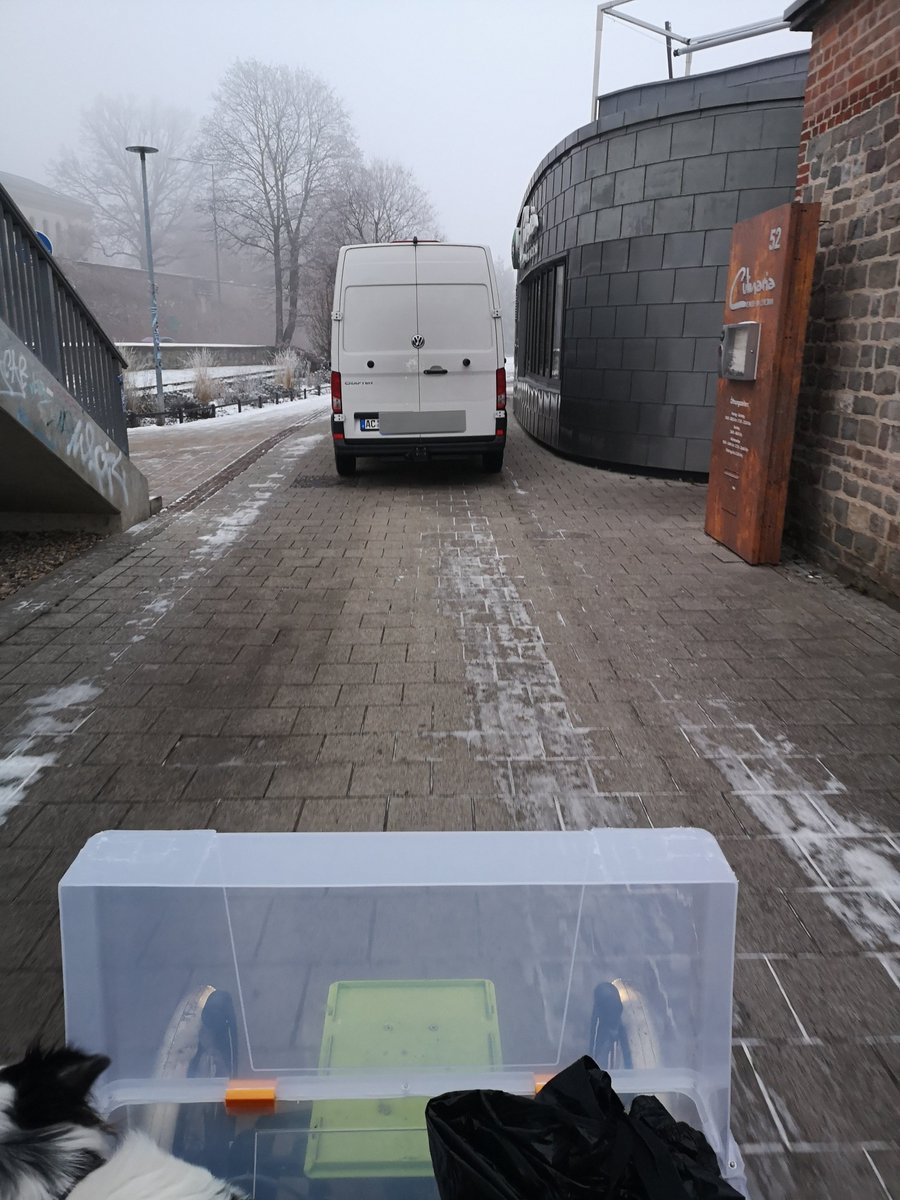 EinRobert1's tweet photo. Gestern Nachmittag, gegen 15:50 Uhr. #Elbprommenade #Schleinufer #Domfelsen. Gemeinsamer Geh- und Radweg #VZ240

@ottoparkt @ADFC_MD @fussverkehr_de @Ottostadt @Polizei_MD ... https://t.co/A3W8zg3JLF