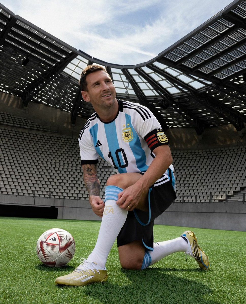 PMasingile's tweet image. One game away from lifting the cup #ArgentinaVsFrance #FIFAWorldCup l