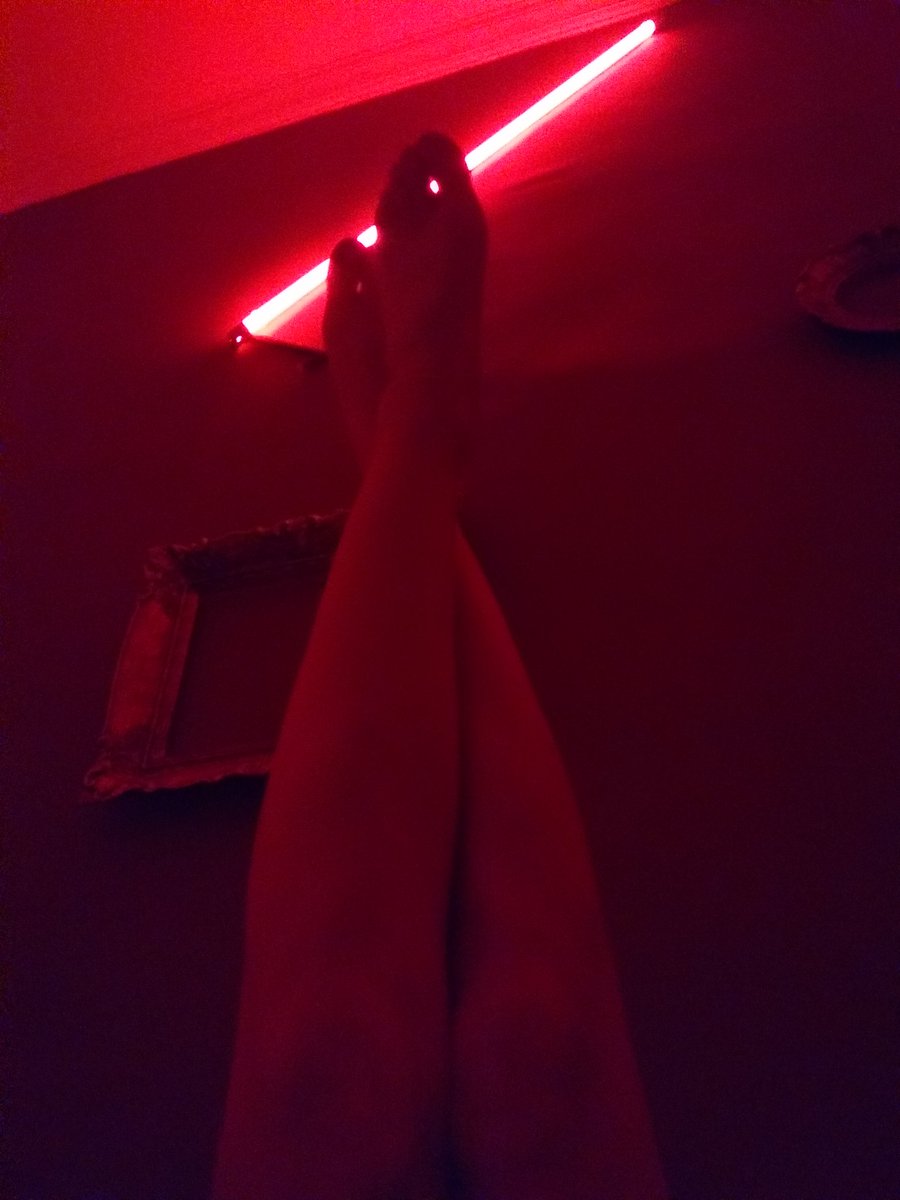 MistressRedA's tweet photo. Reality is much better than virtuallity , and subs are better under my feets.....

Femdom Findom Domination https://t.co/56J8CNeXup