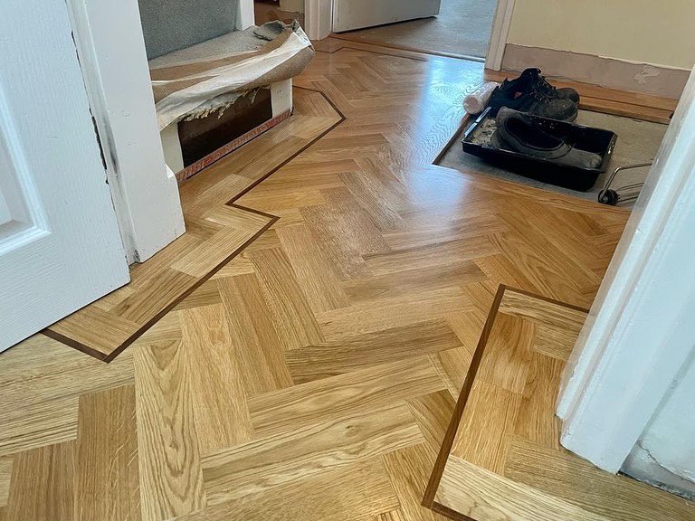 GreyspaceFloors's tweet photo. Solid oak parquet with a walnut feature strip 🤩 Finished with Osmo Clear Satin. https://t.co/hHeR0upU9k