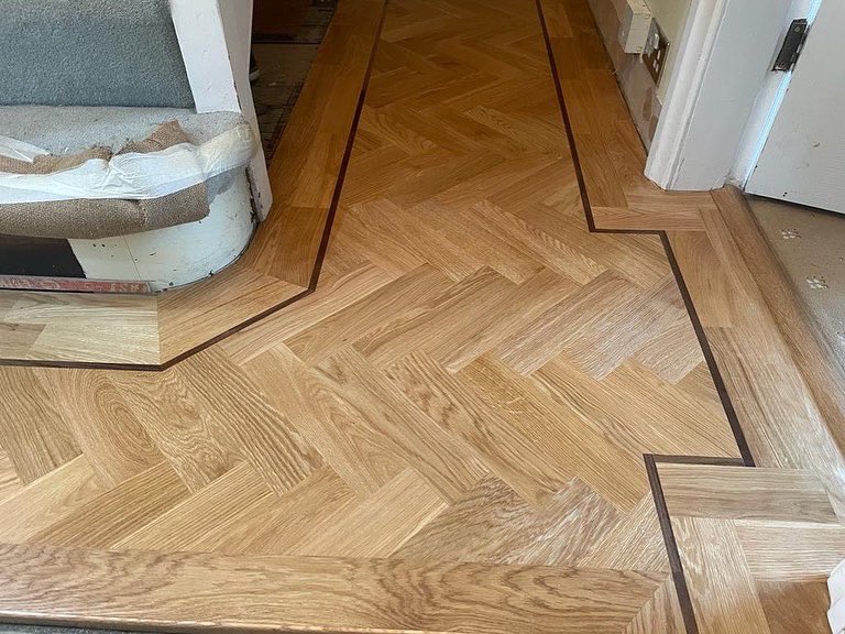GreyspaceFloors's tweet photo. Solid oak parquet with a walnut feature strip 🤩 Finished with Osmo Clear Satin. https://t.co/hHeR0upU9k