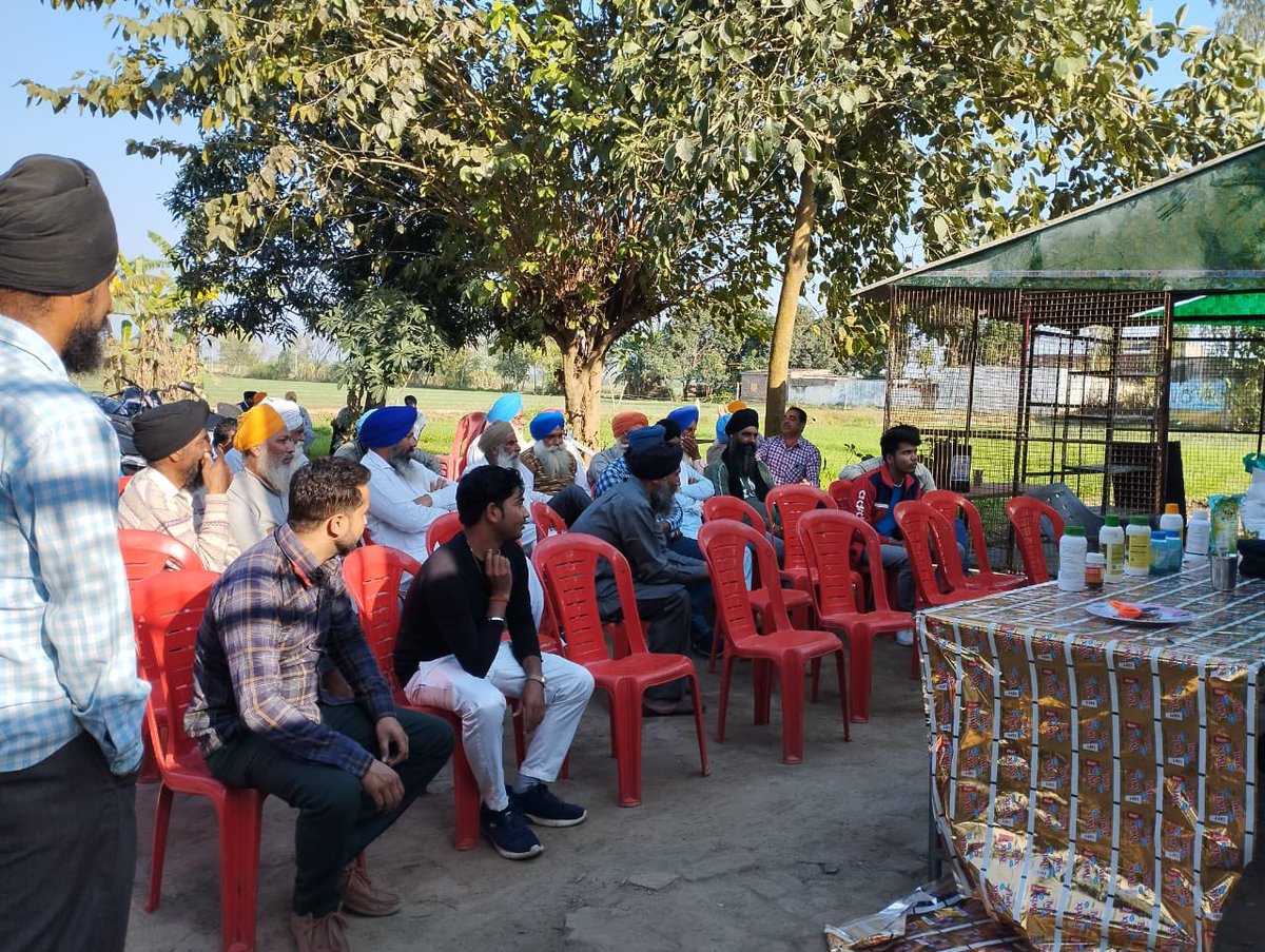 PrabalSingh150's tweet photo. New CSC IFFCO Fertiliser Center were inaugurated by Shri Ashok Kumar Paliwal (Field Officer - Shahjahanpur) in the presence of District agriculture officials, VLEs, and farmers. https://t.co/mK1dPF2k2T