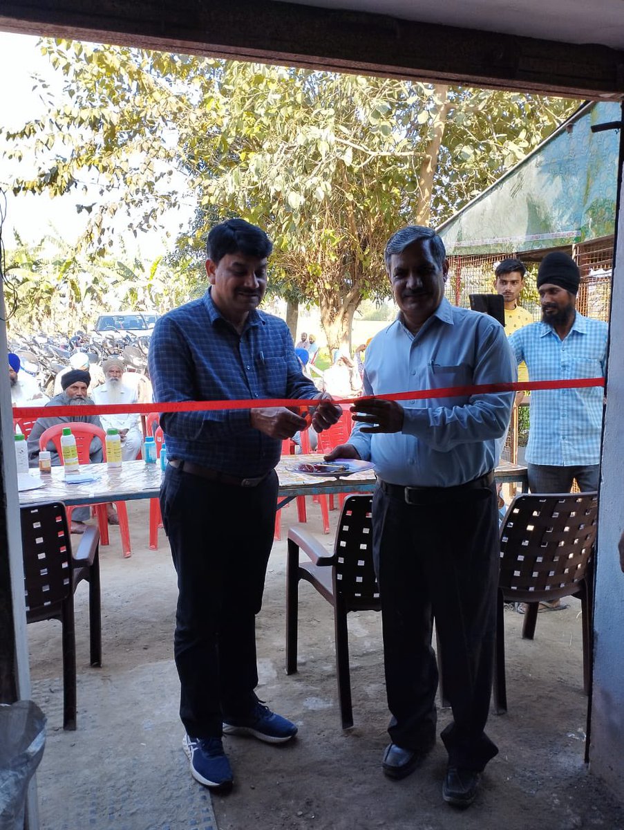PrabalSingh150's tweet photo. New CSC IFFCO Fertiliser Center were inaugurated by Shri Ashok Kumar Paliwal (Field Officer - Shahjahanpur) in the presence of District agriculture officials, VLEs, and farmers. https://t.co/mK1dPF2k2T