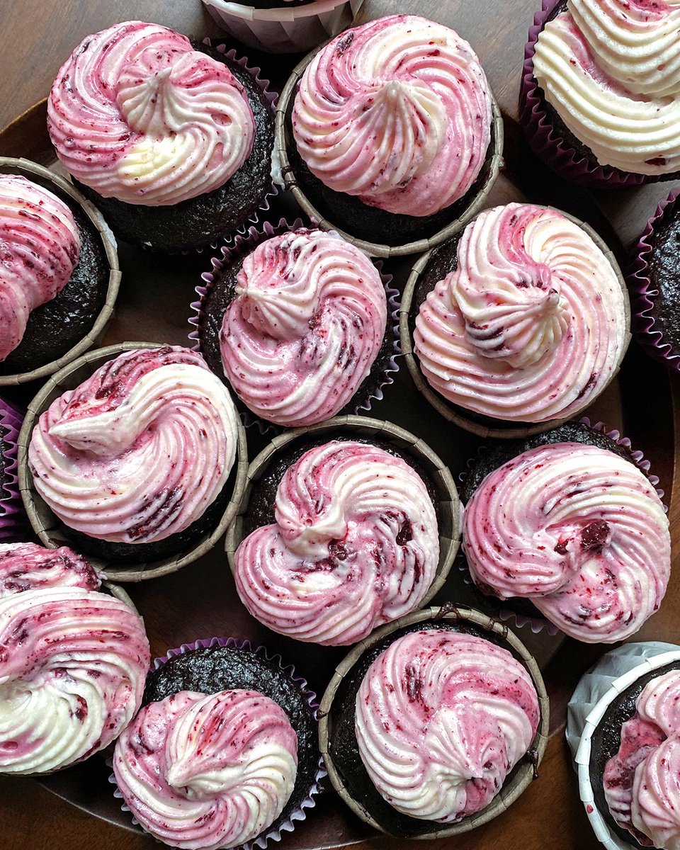 ruben_corella's tweet photo. #FelizDomingo #felizdia #grandia #buenasvibras #pinky #pink #pinkmood #pinkfood #foodie #art #artesania #artes #imissyou #jetaime #lavieenrose #pinkpower #vegancakes #veganpastry #pastry #pastelitos #WinterIsComing #eros #Autumn #tasty #sweetlife #live https://t.co/vPQMMm9Tna