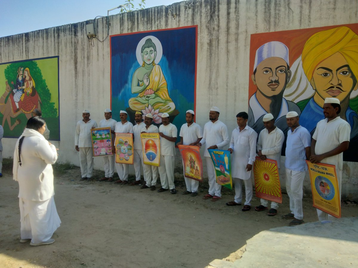 parasjangid's tweet photo. #1327
चरित्र निर्माण प्रदर्शनी at #HSJA on 12.12.2022 for the #prisoners by brahmakumari @bkshivani https://t.co/hitRZLCu6M