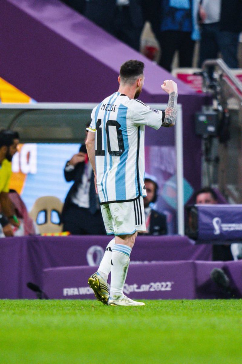 If Messi 🇦🇷 wins the World Cup I will cash app everybody who like &amp; Retweet this tweet  $20 dollars each