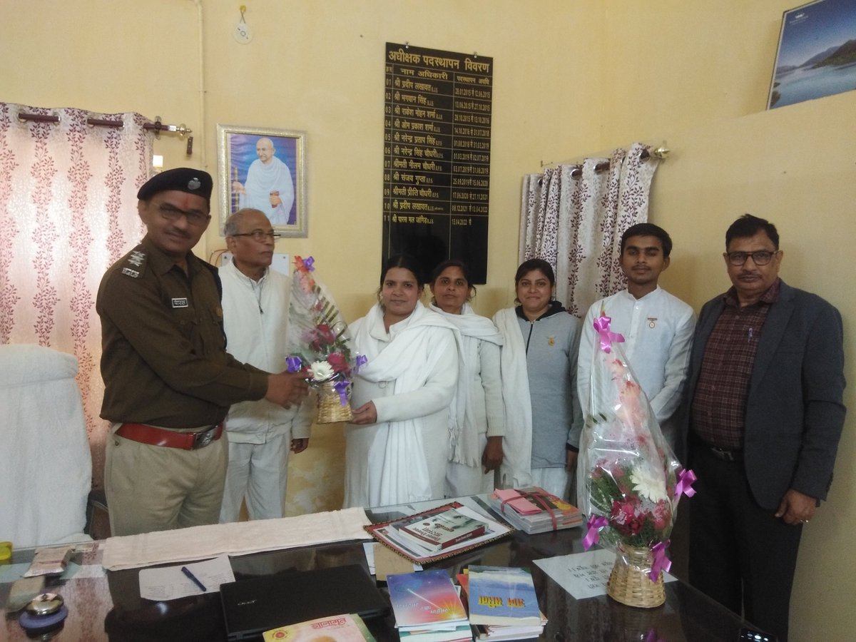 parasjangid's tweet photo. #1327
चरित्र निर्माण प्रदर्शनी at #HSJA on 12.12.2022 for the #prisoners by brahmakumari @bkshivani https://t.co/hitRZLCu6M