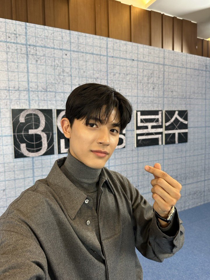 LOMON_JP's tweet photo. [from #ロモン]

代理リベンジを あいしてくださって ありがとうございます!🫶

#Lomon #로몬 #パクソロモン
#代理リベンジ #RevengeOfOthers https://t.co/MwTj5DKqlH