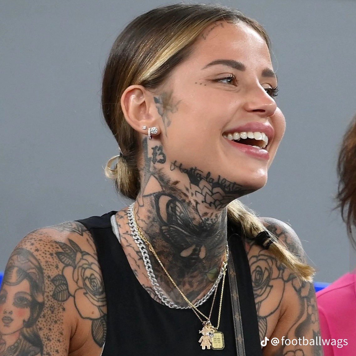 d2av2yna's tweet image. La femme de Hernandez 😍🔥