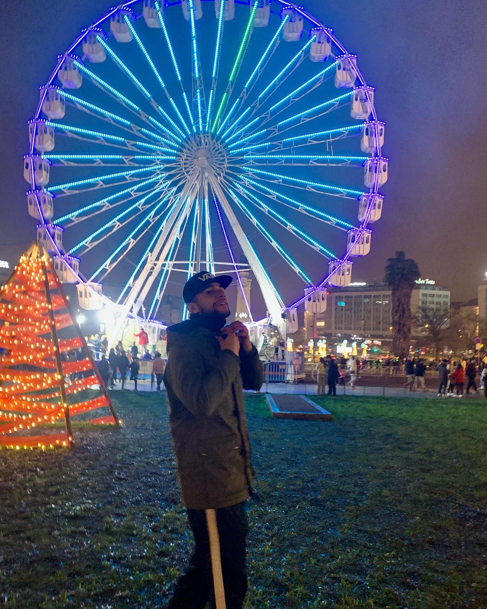guicarvalhoo__'s tweet photo. 🎅🏻🎡 https://t.co/5c19DZUHpC
