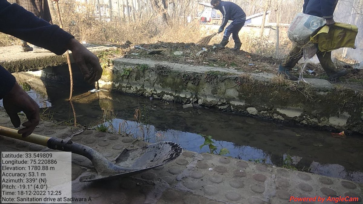 DCAnantnag's tweet photo. Ph Sadiwara A: Massive campaign for solid waste management spearheaded by Sarpanch Adv Farooq Ganai. Cleanliness drives in public spaces, water bodies, drains being taken up with focus on scientific disposal of waste

@basharatias_dr @diprjk @jkrddpr https://t.co/cNtGqxZfsL